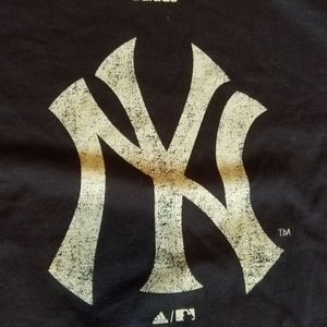 Genuine New York Yankees T-shirt